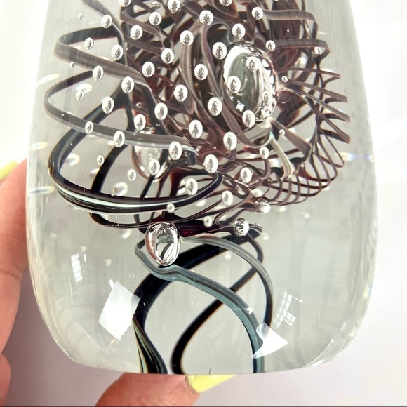 Vintage 1996 Henry Summa Large Egg Glass Paperweight Maroon Ribbon & Bubbles - Picture 6 of 12